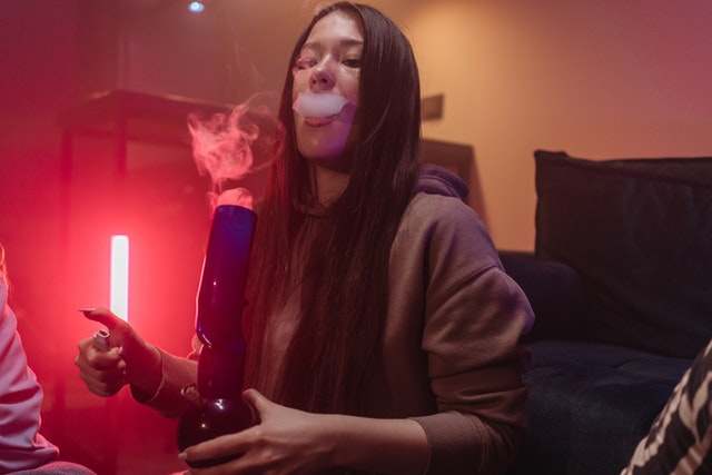 First-Time-Advice-for-Purchasing-New-Bongs-From-Stores